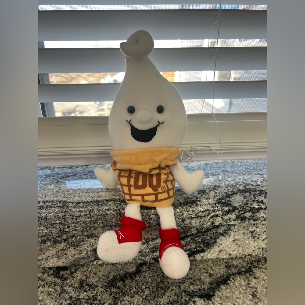 1998 Dairy Queen Vanilla Cone Plush